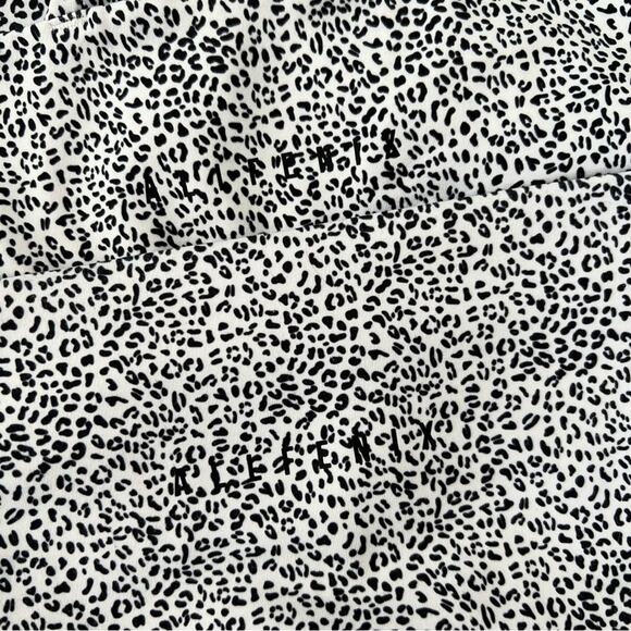 All Fenix Kyla White Leopard Stripe Set Sports Bra Leggings *M top, L bottom* - Picture 9 of 12